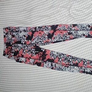 High waist Floral black and pink Pop fit leggings with pockets full length NWOT